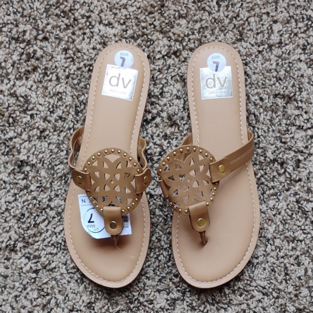 NEW DV by Dolce Vita Gotie Tan Studded Thong Sandal Size 7 — Boutique Style